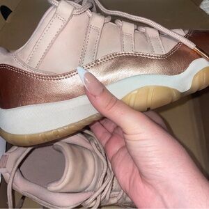 Wmns air jordan 11 red bronze rose gold size 7.5